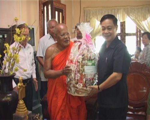 Deputy Minister of Home Affairs, Chairman of the Government Committee for Religious Affairs attends and congratulates the traditional Chol Chnam Thmay (New Year) festival of Khmer people